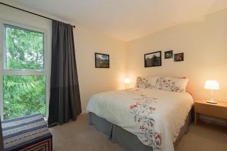Photo 12: 1053 HERITAGE Boulevard in North Vancouver: Seymour NV Townhouse for sale in "Heritage in the Woods" : MLS®# R2357518