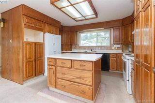Photo 10: 8591 Lochside Dr in NORTH SAANICH: NS Bazan Bay House for sale (North Saanich)  : MLS®# 790088