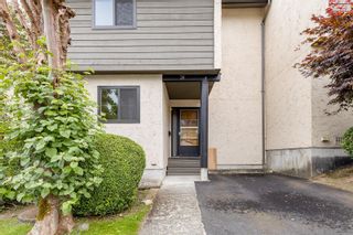 Photo 2: 38 2905 NORMAN Avenue in Coquitlam: Ranch Park Townhouse for sale in "PARKWOOD ESTATES" : MLS®# R2709547