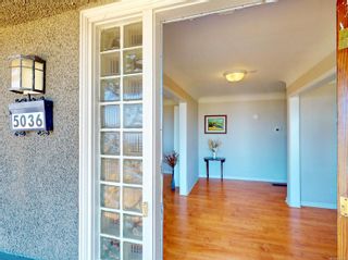 Photo 4: 5036 Lochside Dr in Saanich: SE Cordova Bay House for sale (Saanich East)  : MLS®# 939137