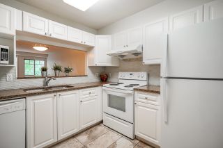 Photo 19: 311 2405 KAMLOOPS Street in Vancouver: Renfrew VE Condo for sale in "8th Ave Garden Apartments" (Vancouver East)  : MLS®# R2695814