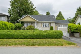 Photo 1: 831 EDGAR Avenue in Coquitlam: Coquitlam West House for sale : MLS®# R2701904