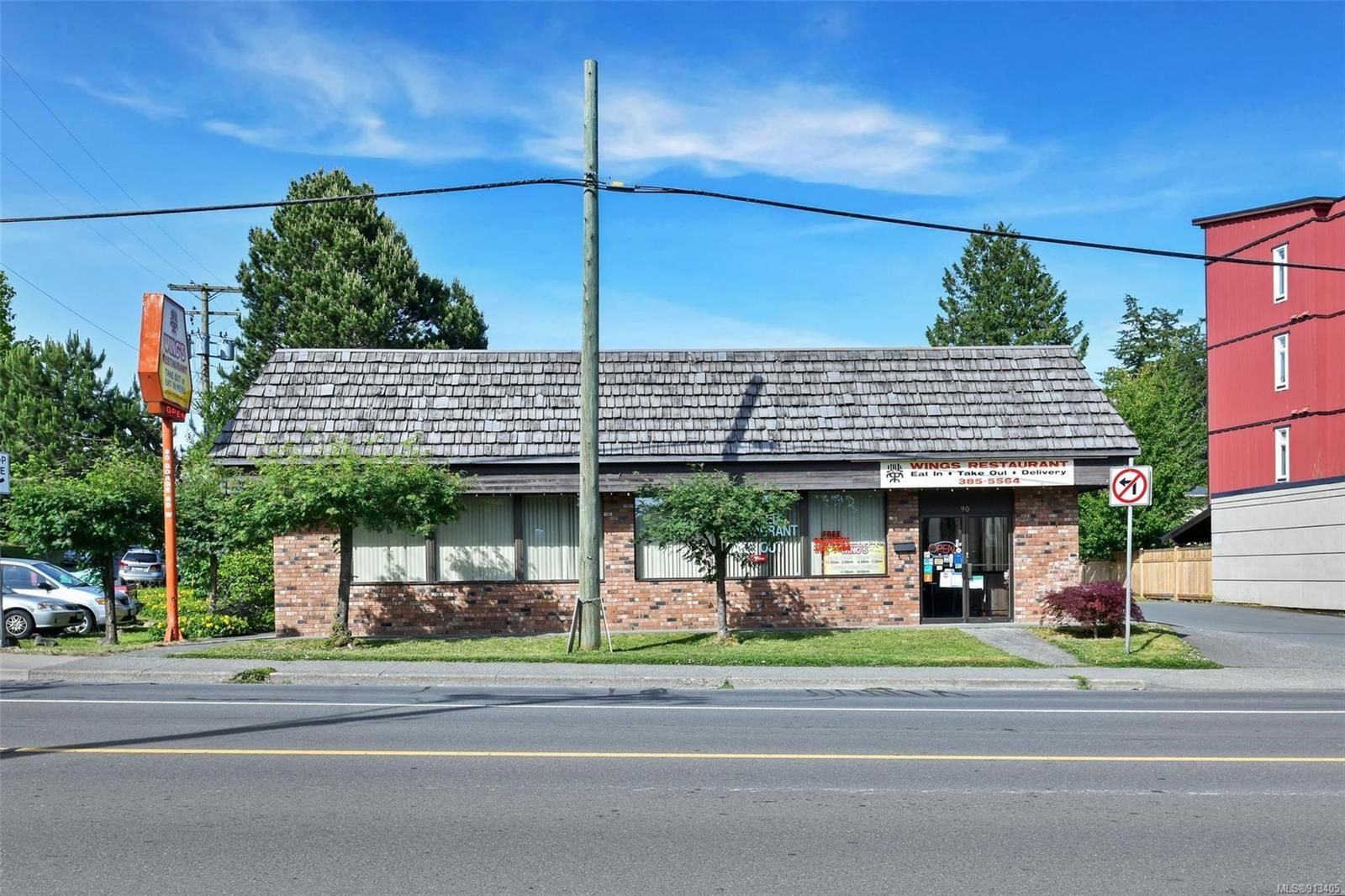 Main Photo: 90 W Gorge Rd in Saanich: SW Gorge Business for sale (Saanich West)  : MLS®# 913405