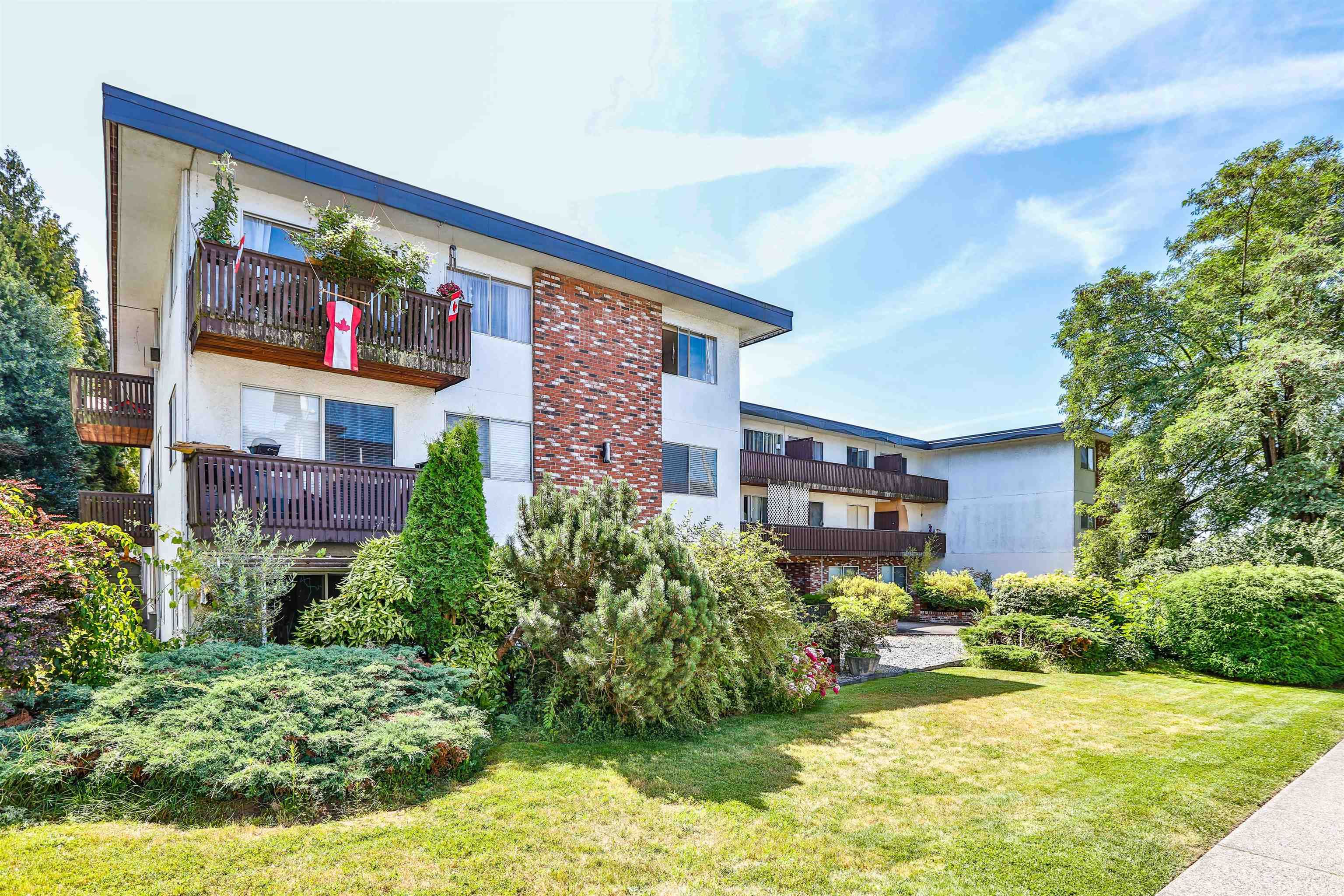 Main Photo: 302 910 FIFTH Avenue in New Westminster: Uptown NW Condo for sale in "Grosvenor Court" : MLS®# R2627461