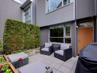 Photo 9: 2711 PRINCE EDWARD Street in Vancouver: Mount Pleasant VE Townhouse for sale in "UNO" (Vancouver East)  : MLS®# R2336793