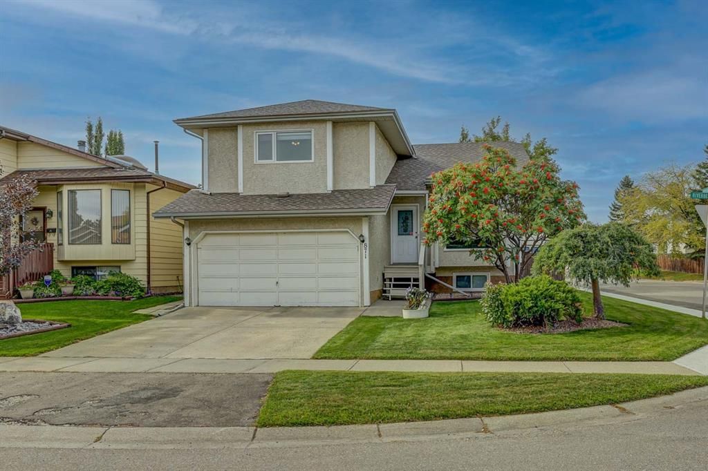 Main Photo: 871 Riverbend Drive SE in Calgary: Riverbend Detached for sale : MLS®# A1151442