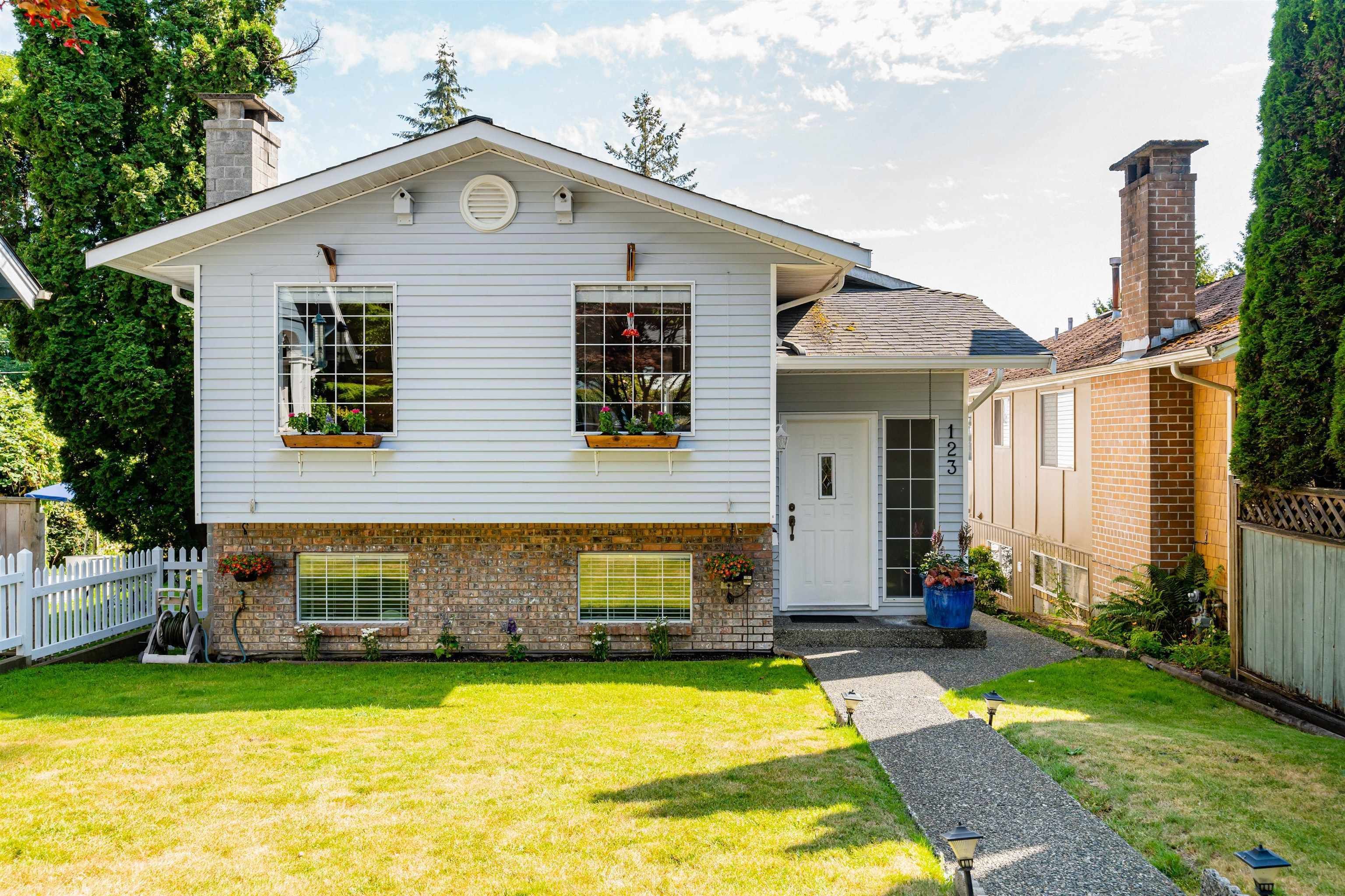 Main Photo: 123 E 26TH Street in North Vancouver: Upper Lonsdale House for sale : MLS®# R2718740