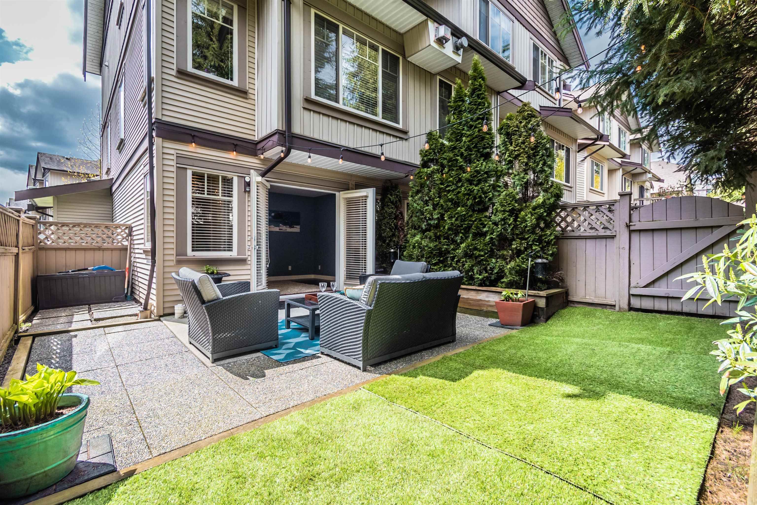 Main Photo: 15 6238 192 Street in Surrey: Cloverdale BC Townhouse for sale in "BAKERVIEW TERRACE" (Cloverdale)  : MLS®# R2677635