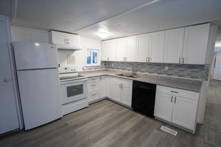 Photo 5: 2 Springwood Drive in Winnipeg: South Glen Residential for sale (2F)  : MLS®# 202228120
