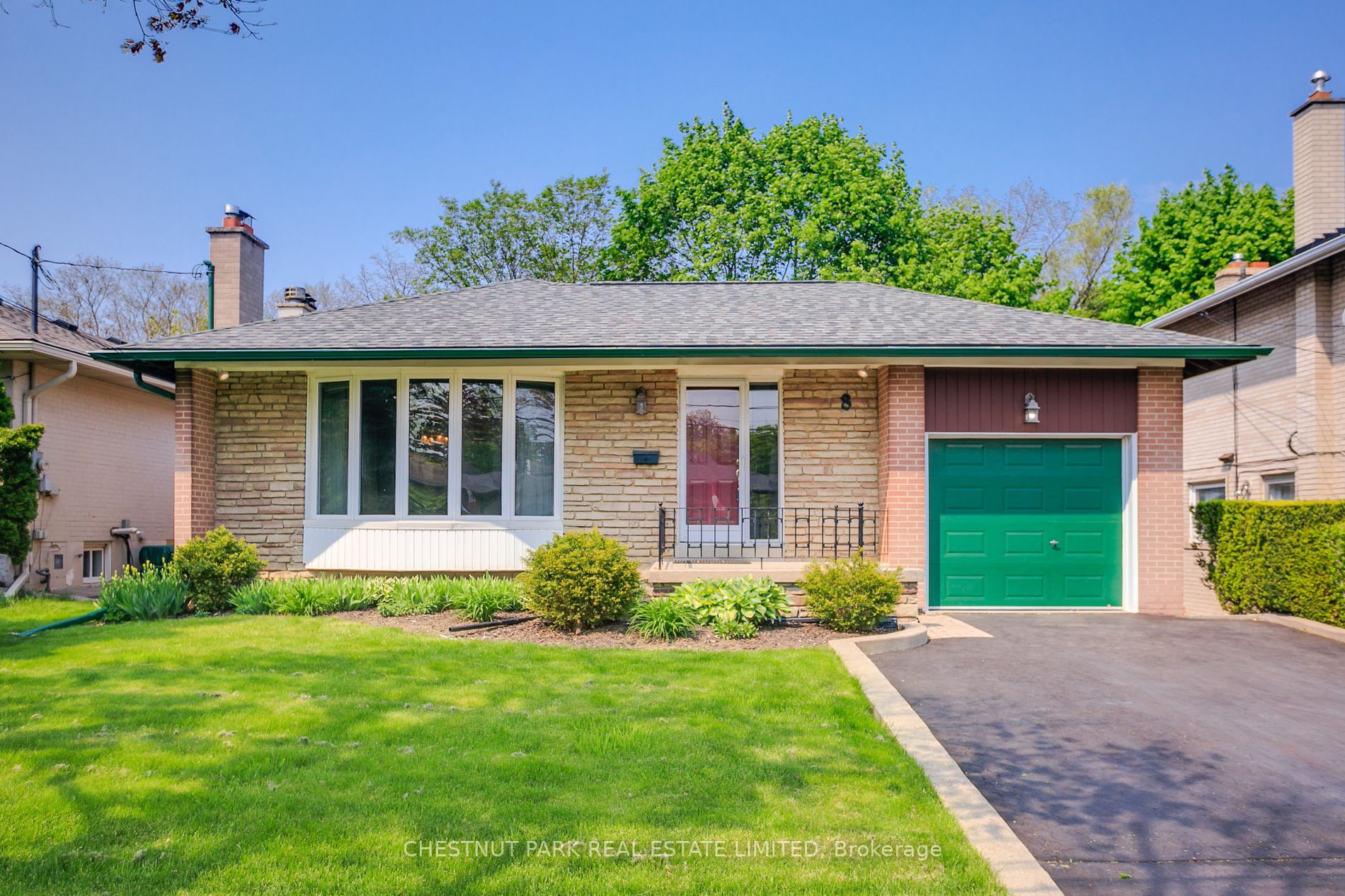 Main Photo: 8 Martinview Court in Toronto: Eringate-Centennial-West Deane House (Bungalow) for sale (Toronto W08)  : MLS®# W6026372