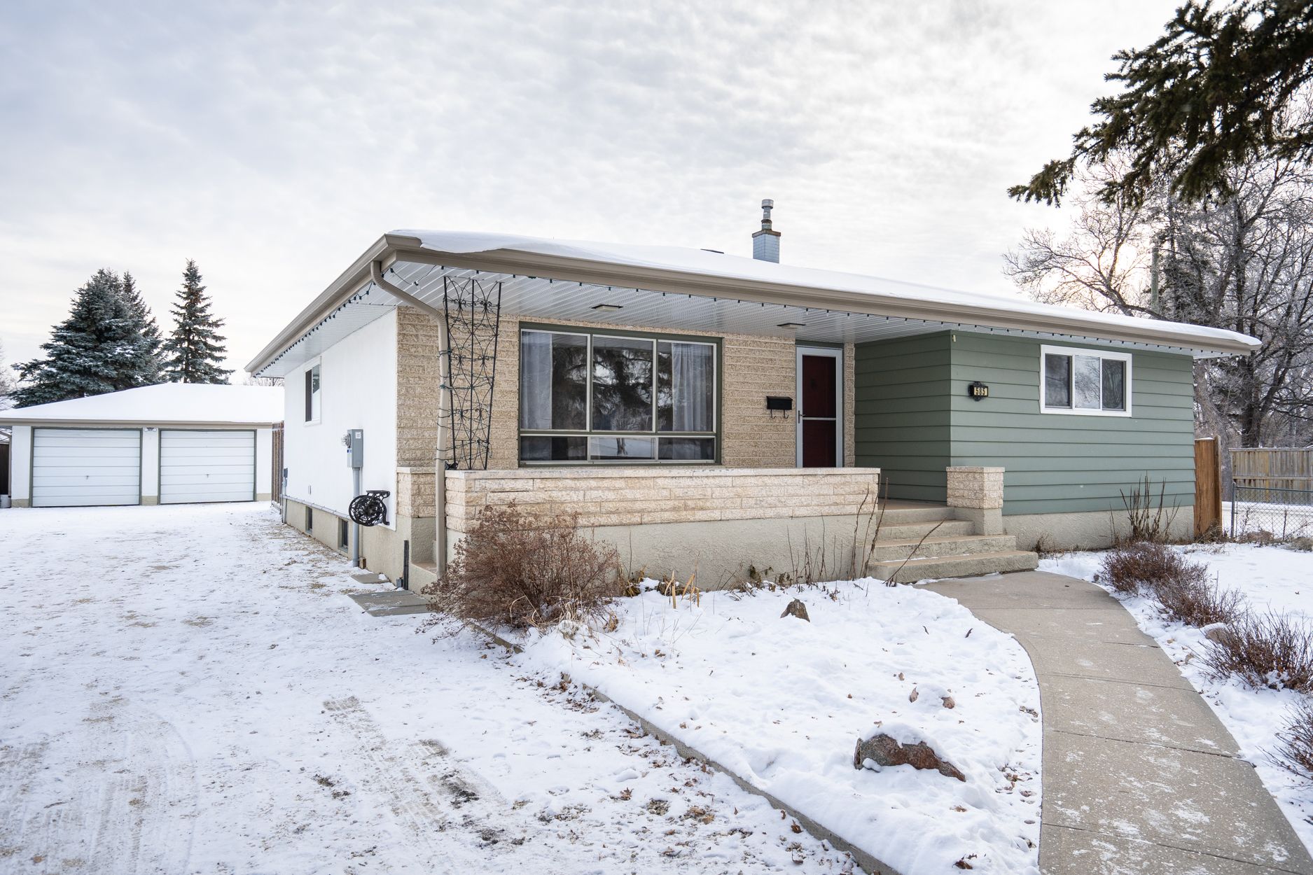 Main Photo: Turn Key Bungalow: House for sale (Winnipeg) 