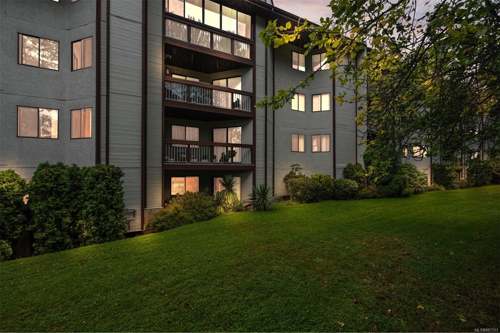 Main Photo: 204A 69 W Gorge Rd in Saanich: SW Gorge Condo for sale (Saanich West)  : MLS®# 887313