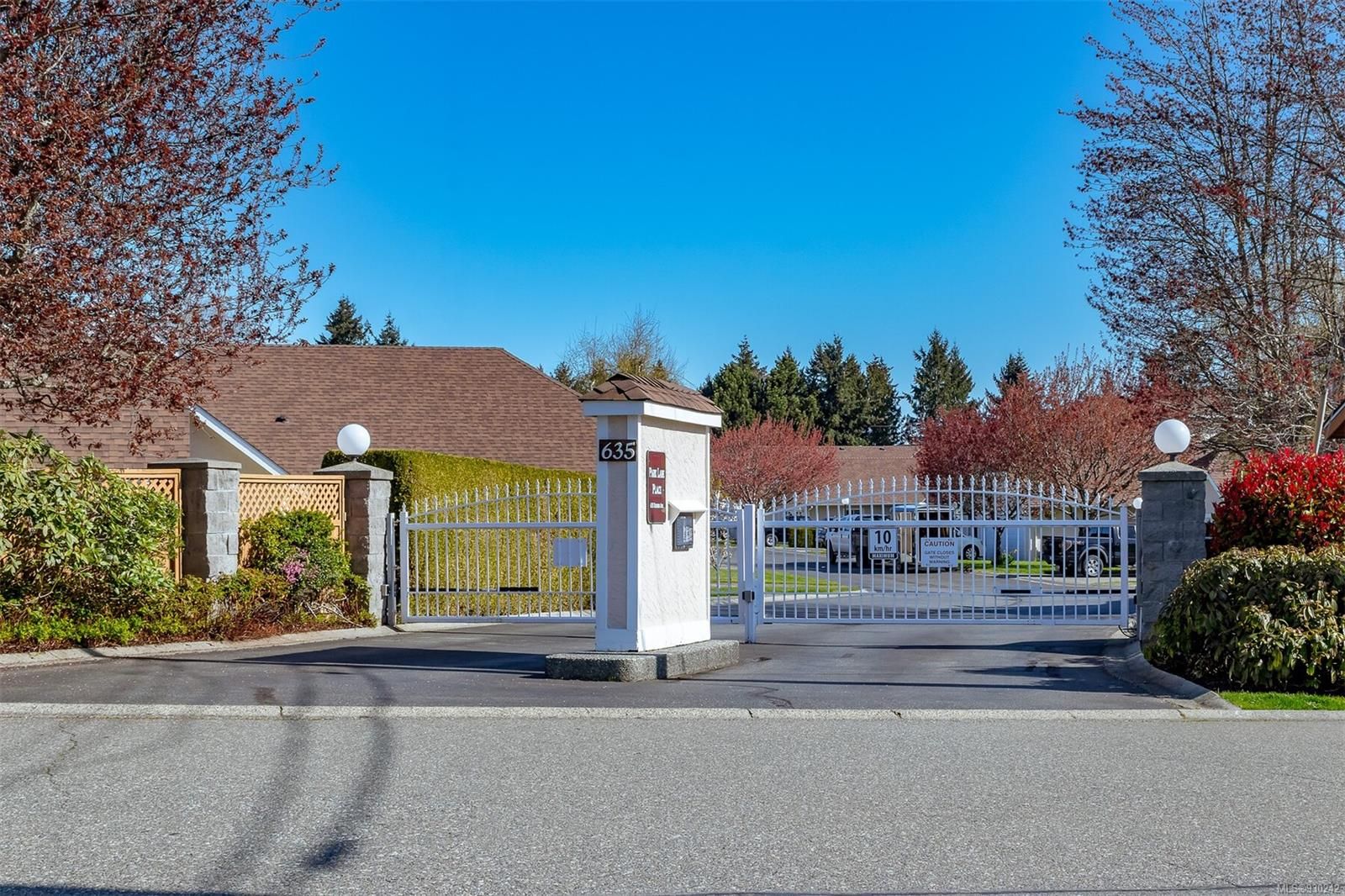 Main Photo: 107 635 Blenkin Ave in Parksville: PQ Parksville Row/Townhouse for sale (Parksville/Qualicum)  : MLS®# 930242