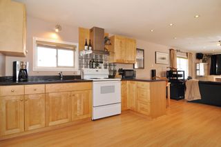 Photo 3: 278 201 CAYER Street in Coquitlam: Maillardville Manufactured Home for sale in "WILDWOOD PARK" : MLS®# R2206930