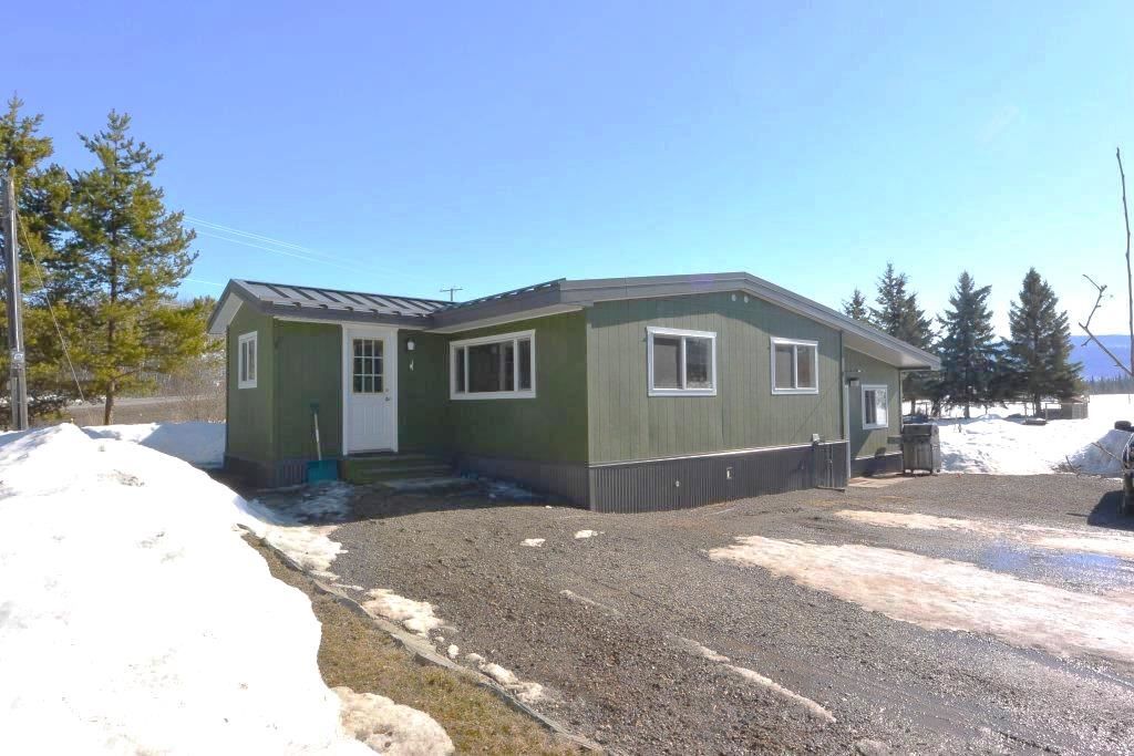 Main Photo: 7255 WOODMERE Road in Smithers: Smithers - Rural Manufactured Home for sale in "WOODMERE" (Smithers And Area (Zone 54))  : MLS®# R2438178