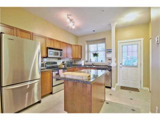 Photo 3: 114 675 PARK Crescent in New Westminster: GlenBrooke North Townhouse for sale in "WINCHESTER" : MLS®# V1051664