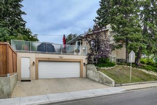 Photo 4: 2436 Chicoutimi Drive NW in Calgary: Charleswood Detached for sale : MLS®# A1245291