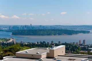 Photo 2: 2375 FOLKESTONE Way in West Vancouver: Panorama Village Townhouse for sale in "Westpointe" : MLS®# R2147678