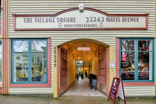 Photo 2: 204 23343 MAVIS Avenue in Langley: Fort Langley Condo for sale in "Mavis Court" : MLS®# R2825302