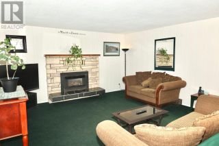 Photo 3: 6453 PARK Drive in Oliver: House for sale : MLS®# 10308375