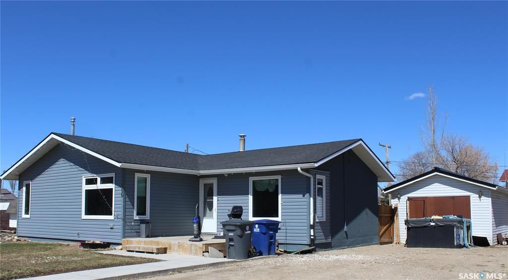 Main Photo: 206 3rd Avenue West in Landis: Residential for sale : MLS®# SK924991