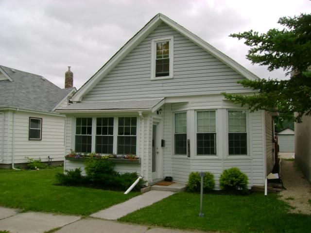 Main Photo: 281 Brooklyn Street in WINNIPEG: St James Residential for sale (West Winnipeg)  : MLS®# 1112514