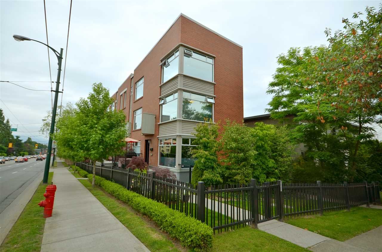 Main Photo: 999 W 20TH Avenue in Vancouver: Cambie Townhouse for sale in "OAK CREST" (Vancouver West)  : MLS®# R2039700