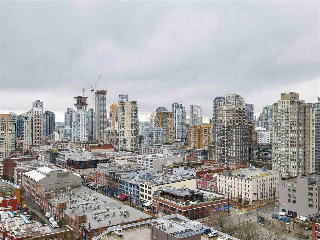 Main Photo: 2305 930 CAMBIE Street in Vancouver: Yaletown Condo for sale in "PACIFIC PLACE LANDMARK 2" (Vancouver West)  : MLS®# R2224236