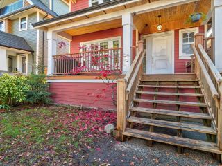 Photo 2: 1214 E 11TH Avenue in Vancouver: Mount Pleasant VE 1/2 Duplex for sale (Vancouver East)  : MLS®# R2833430