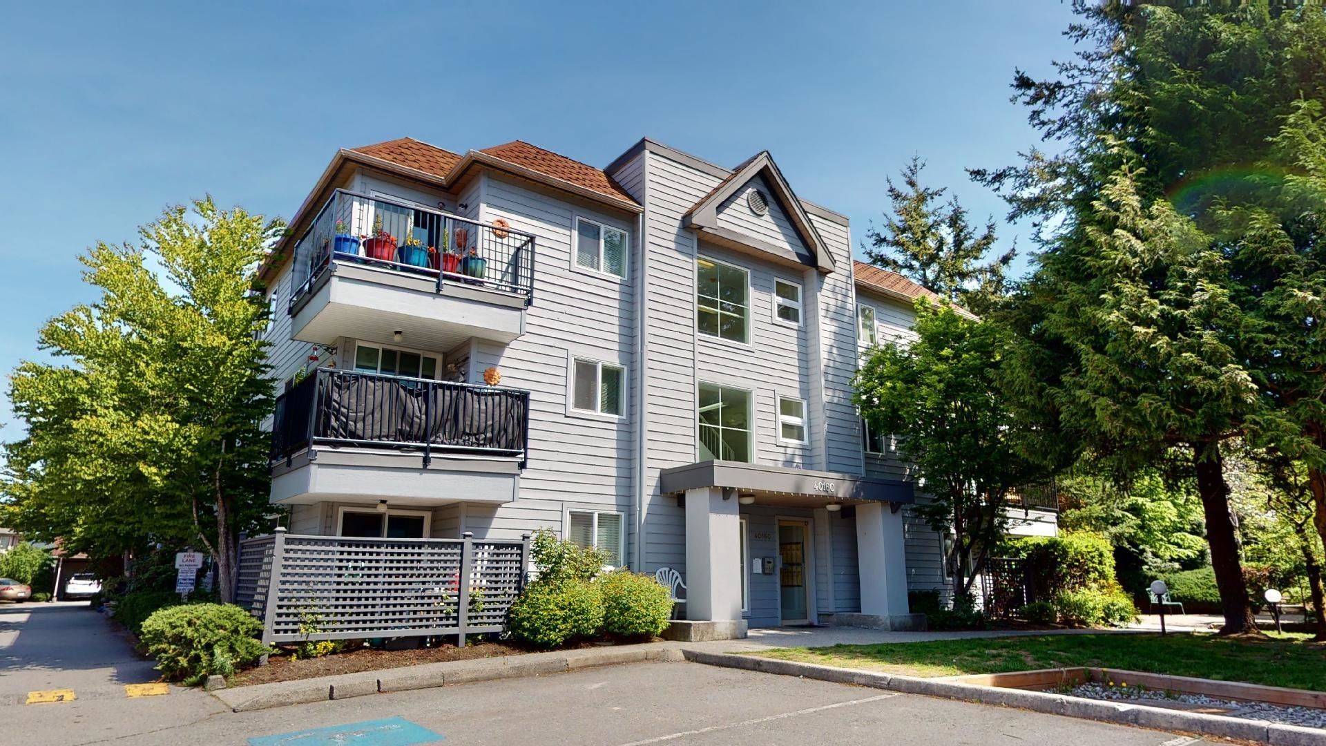 Main Photo: D101 40160 WILLOW Crescent in Squamish: Garibaldi Estates Condo for sale in "Diamondhead Place" : MLS®# R2777490