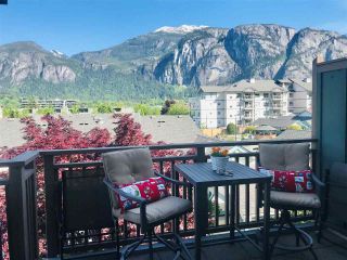 Photo 2: 201 1174 WINGTIP Place in Squamish: Downtown SQ Townhouse for sale in "EAGLEWIND TALON CARRIAGE TOWNHOMES" : MLS®# R2624425