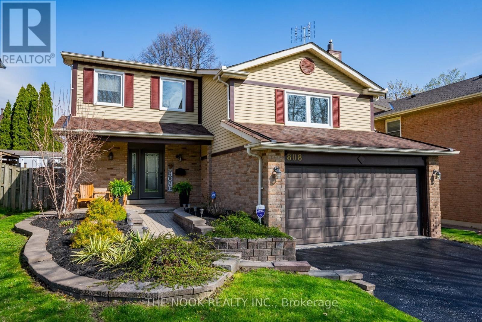 808 LINDEN CRT, Whitby