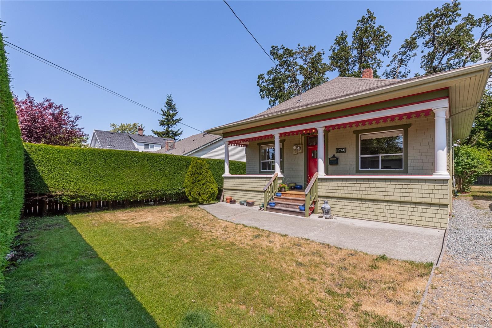 Main Photo: 1744 Bay St in Victoria: Vi Jubilee House for sale : MLS®# 933418