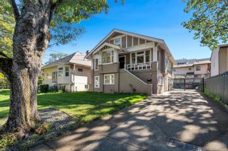 Photo 2: 2715/2717 Grosvenor Rd in Victoria: Vi Oaklands Single Family Residence for sale : MLS®# 963673