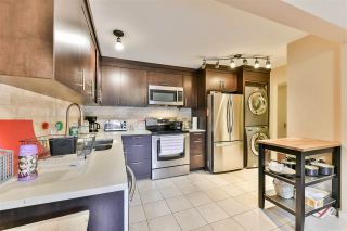 Photo 4: 815 WESTVIEW Crescent in North Vancouver: Upper Lonsdale Townhouse for sale in "Cypress Gardens" : MLS®# R2214681