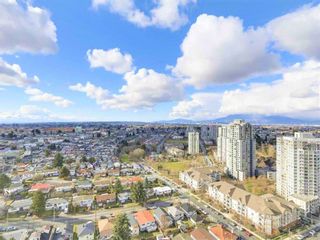 Photo 3: 2202 5665 BOUNDARY Road in Vancouver: Collingwood VE Condo for sale (Vancouver East)  : MLS®# R2681381