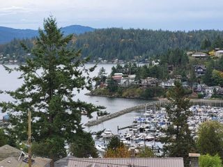 Photo 1: 524 ABBS Road in Gibsons: Gibsons & Area House for sale (Sunshine Coast)  : MLS®# R2825421