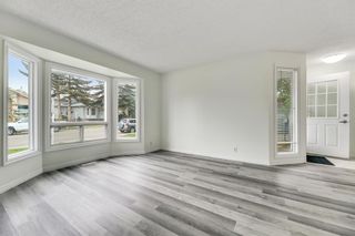 Photo 3: 241 Shawcliffe Circle SW in Calgary: Shawnessy Detached for sale : MLS®# A2001227