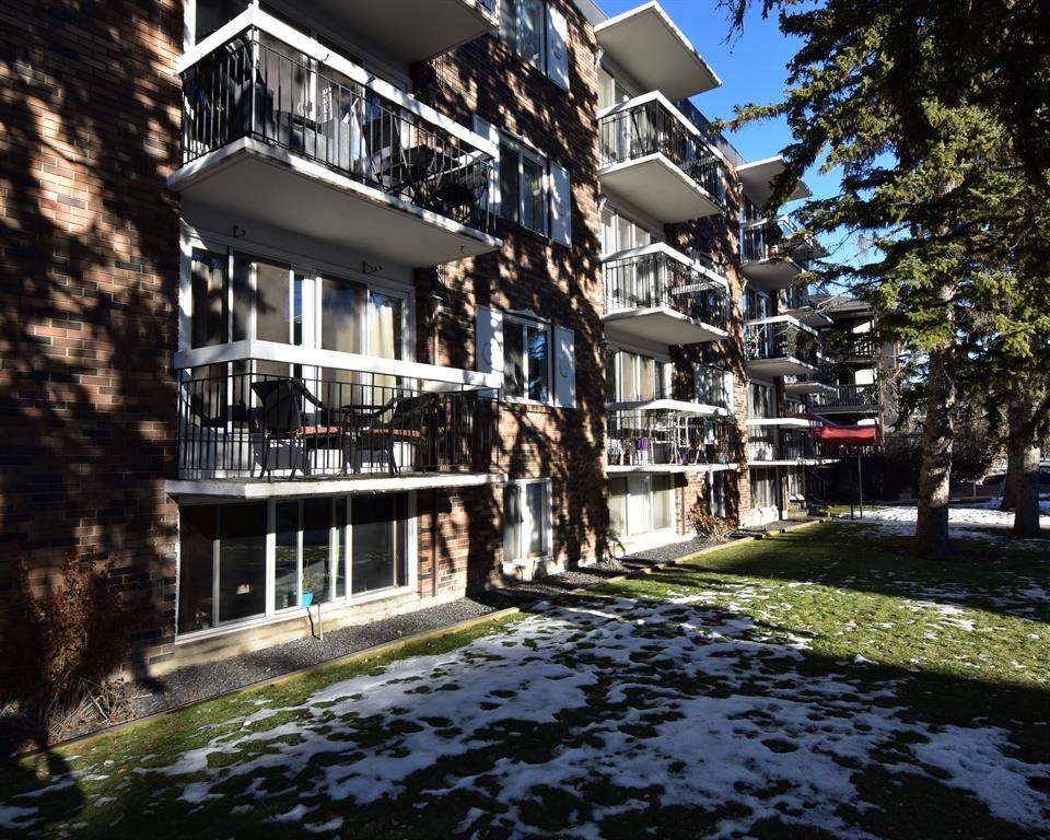 Main Photo: 403 110 24 Avenue SW in Calgary: Mission Apartment for sale : MLS®# A2010577