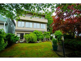 Photo 2: 138 HYTHE AVENUE in Burnaby: Capitol Hill BN House for sale (Burnaby North)  : MLS®# V1077231