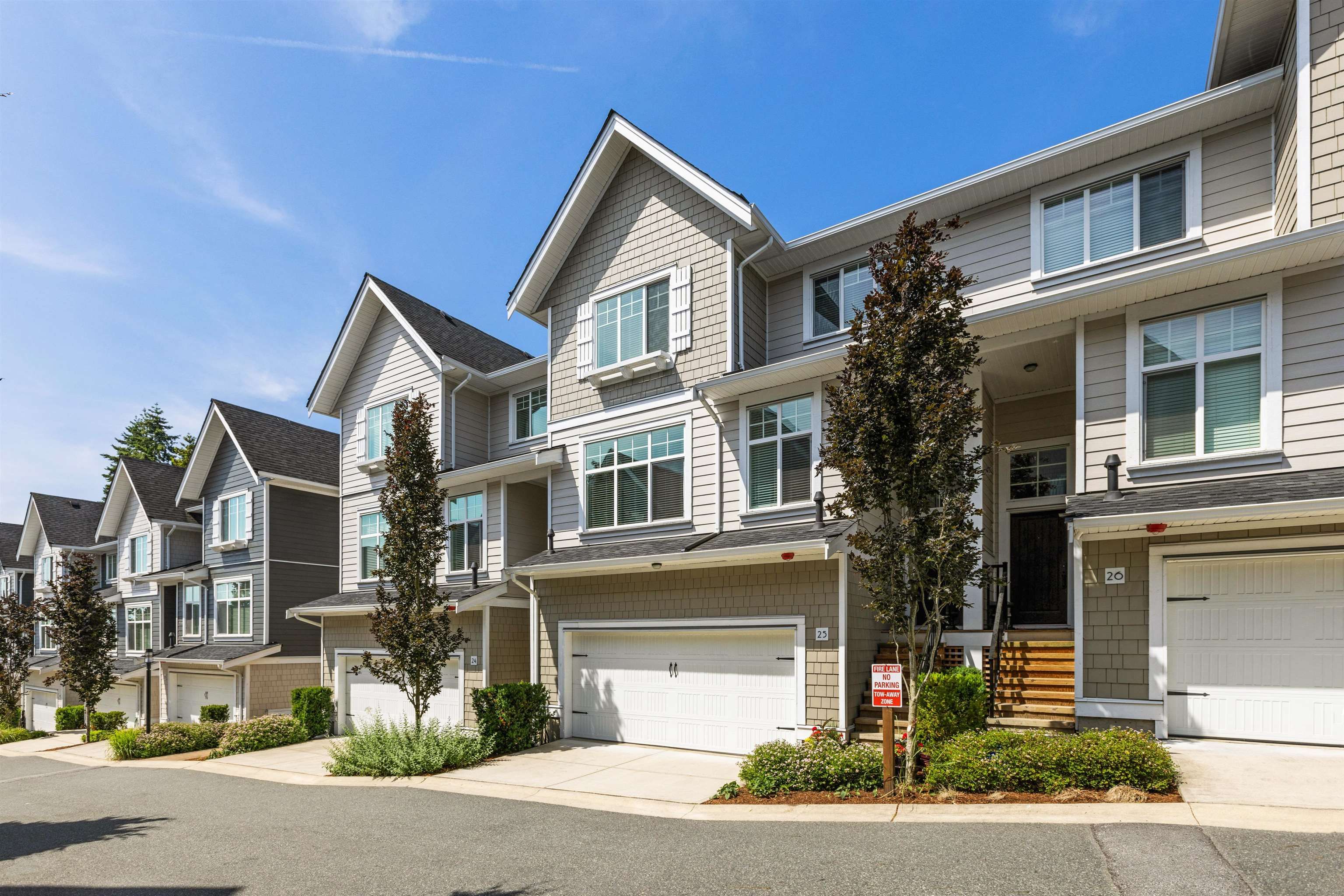 Main Photo: 25 19938 70 Avenue in Langley: Willoughby Heights Townhouse for sale in "CREST" : MLS®# R2787652