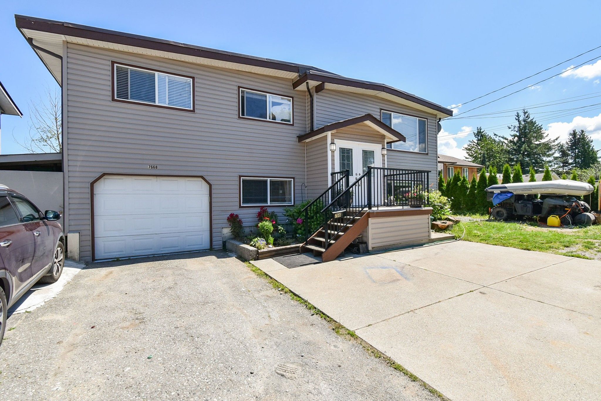 Main Photo: 7668 CEDAR STREET in Mission: Mission BC House for sale : MLS®# R2474915