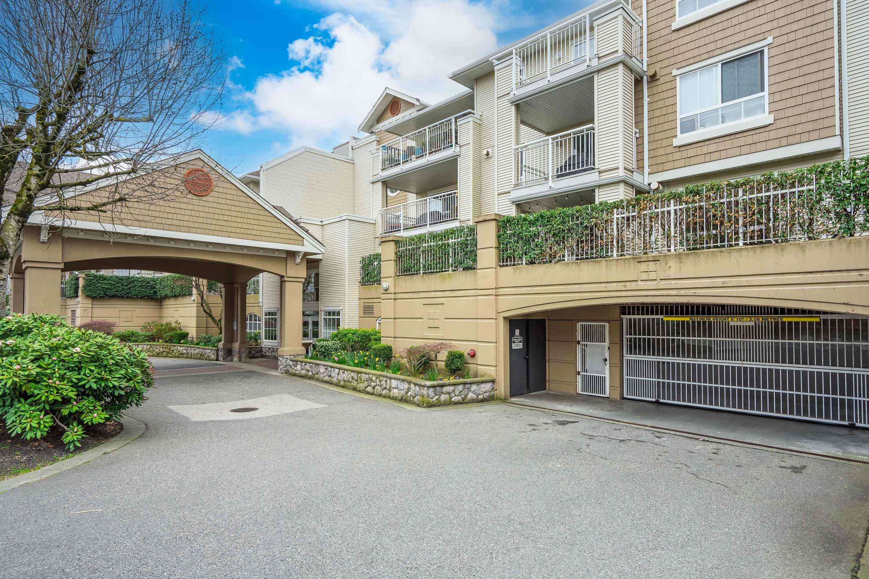 Main Photo: 203 19750 64 Avenue in Langley: Willoughby Heights Condo for sale : MLS®# R2781610
