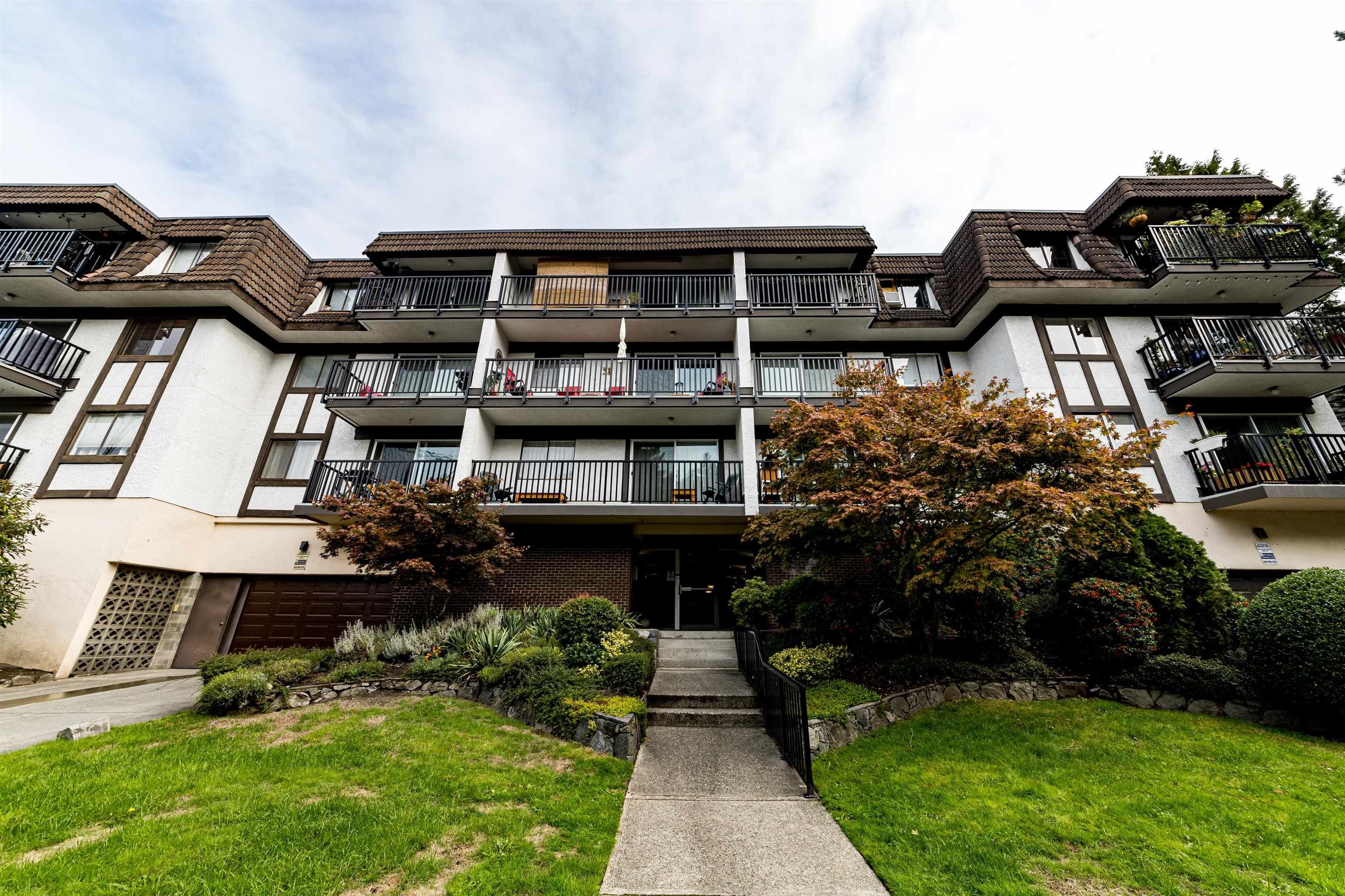 Main Photo: 210 270 W 1ST Street in North Vancouver: Lower Lonsdale Condo for sale : MLS®# R2633962