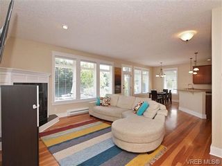 Photo 6: 1965 W Burnside Rd in VICTORIA: VR Hospital House for sale (View Royal)  : MLS®# 701142