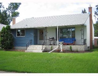 Photo 2: 708 MCADAM Avenue in WINNIPEG: West Kildonan / Garden City Single Family Detached for sale (North West Winnipeg)  : MLS®# 2711404