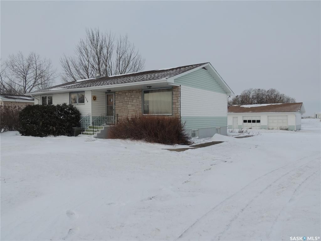 Main Photo: 120 Government Road North in Stoughton: Residential for sale : MLS®# SK796577