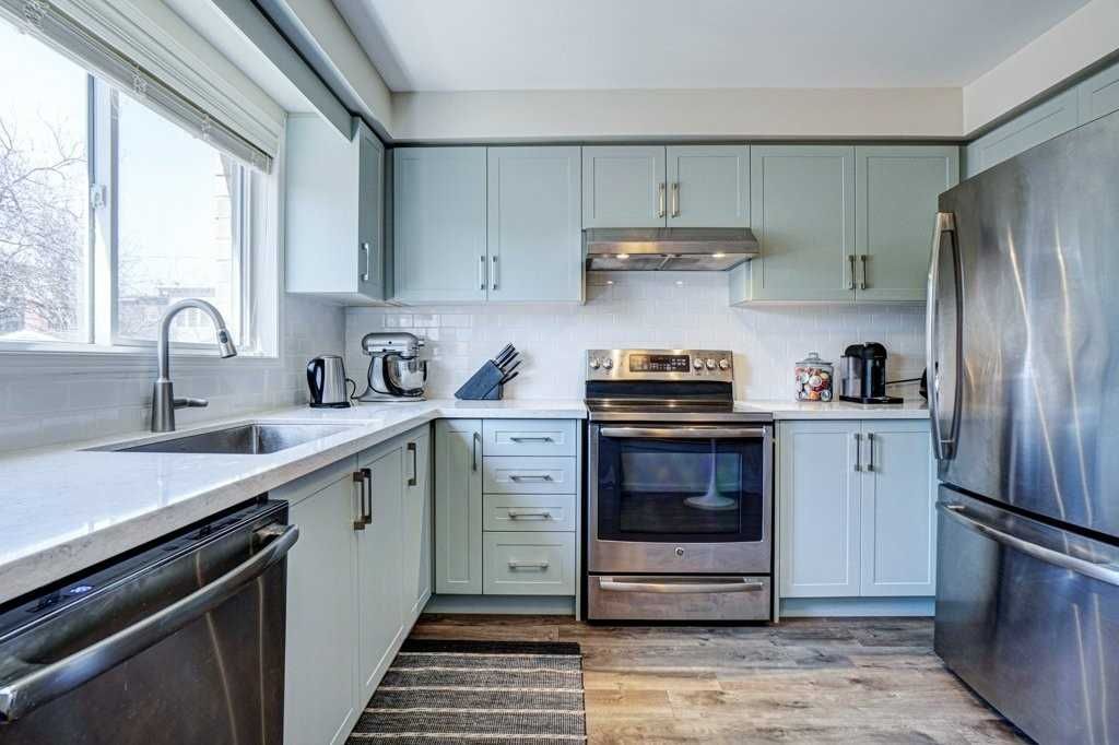 Photo 11: Photos: 136 Rankin Crescent in Toronto: Dovercourt-Wallace Emerson-Junction House (3-Storey) for sale (Toronto W02)  : MLS®# W5582395