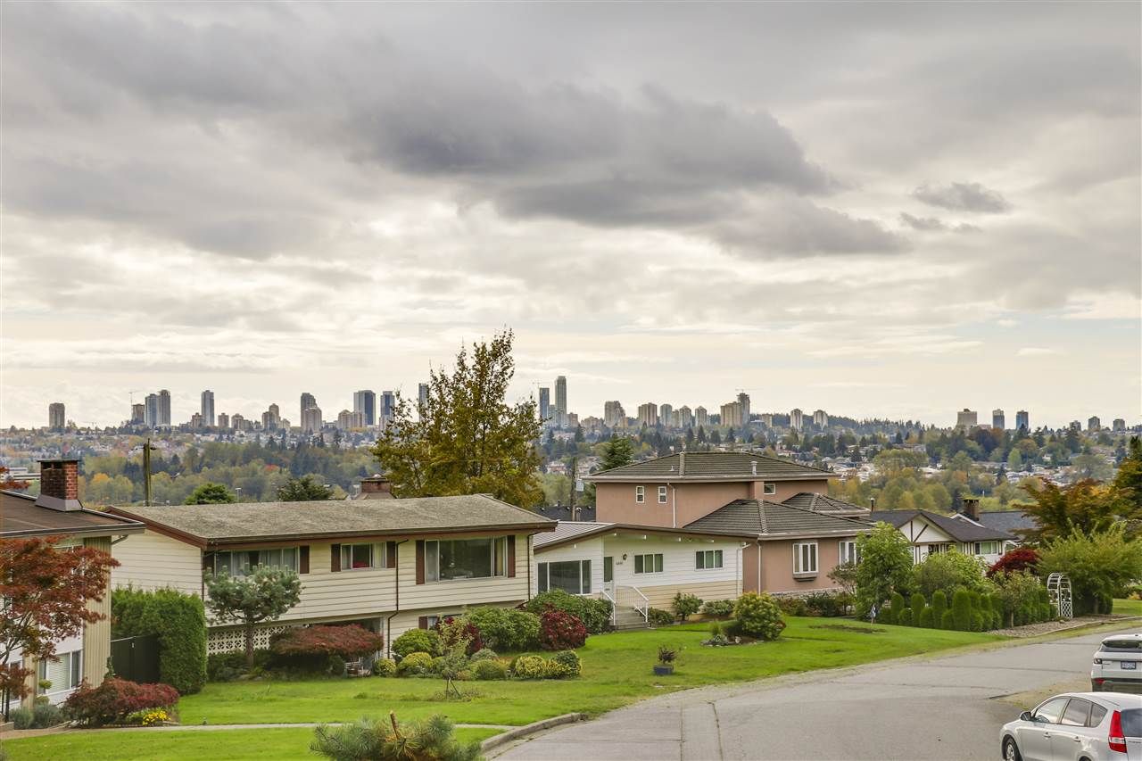 Photo 4: Photos: 6920 HYCREST Drive in Burnaby: Montecito House for sale (Burnaby North)  : MLS®# R2165155