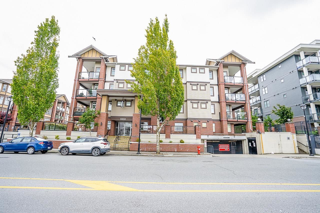 Main Photo: 117 5650 201A Street in Langley: Langley City Condo for sale in "Paddington Station" : MLS®# R2702896